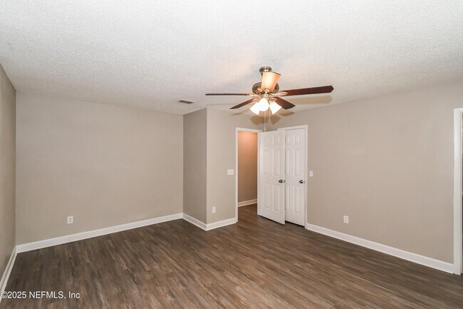 Building Photo - 1533 Raven Dr S