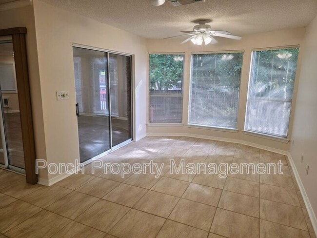 Building Photo - 303 Shoreline Dr