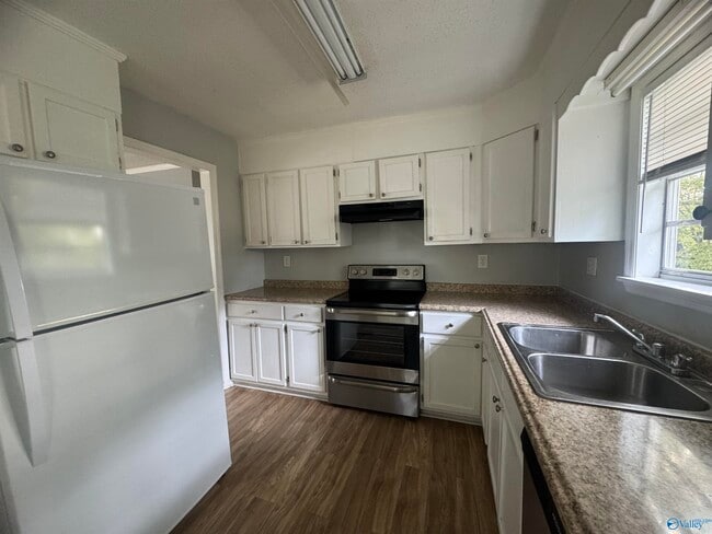 Building Photo - 3201 Delia Ln NW