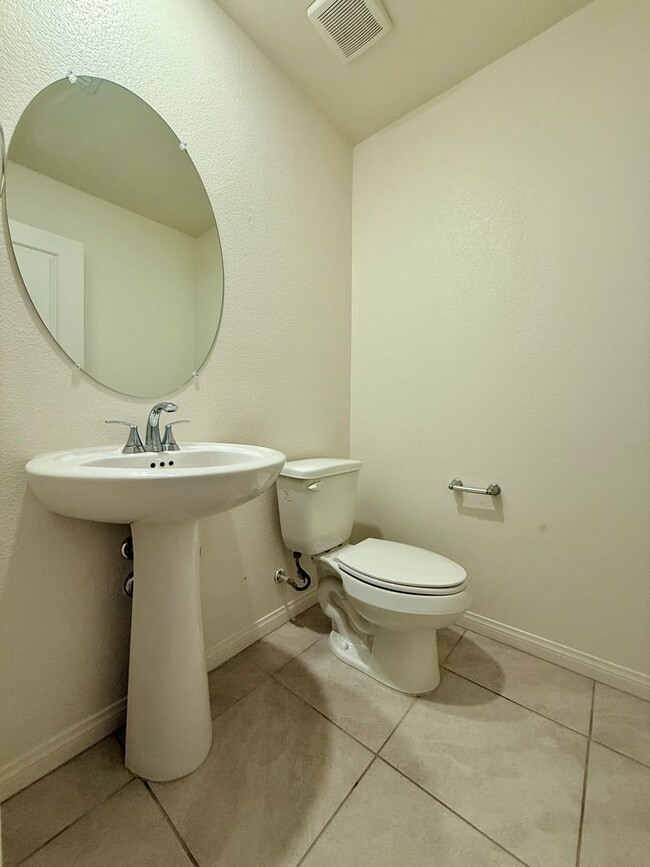 Building Photo - Beautiful Inspirada Townhome! 1/2 off first full month if leased by 5/15/26!