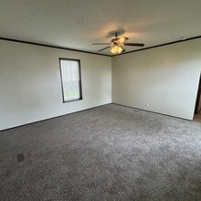 Building Photo - 27 Crestwood Dr