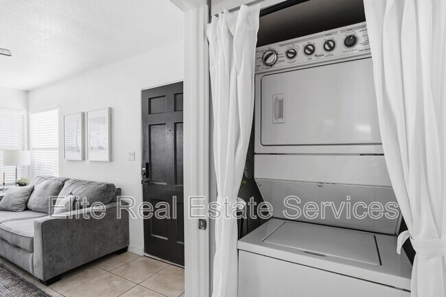 Building Photo - 2606 Juan St