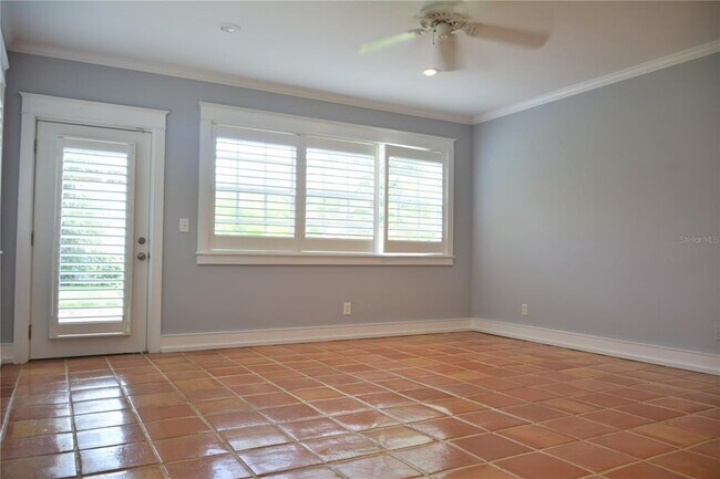 Building Photo - 3012 W Fair Oaks Ave