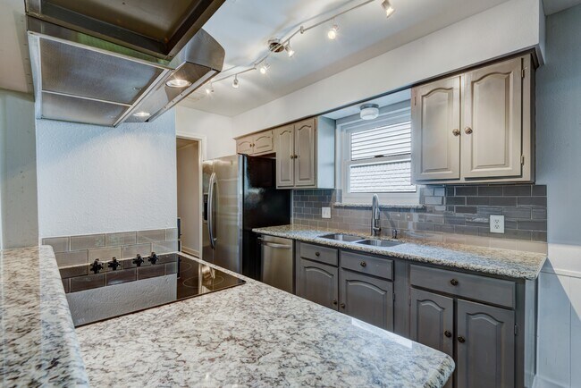 Building Photo - 6126 Rena St