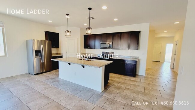 Building Photo - Welcome to your dream home in Casa Grande,...