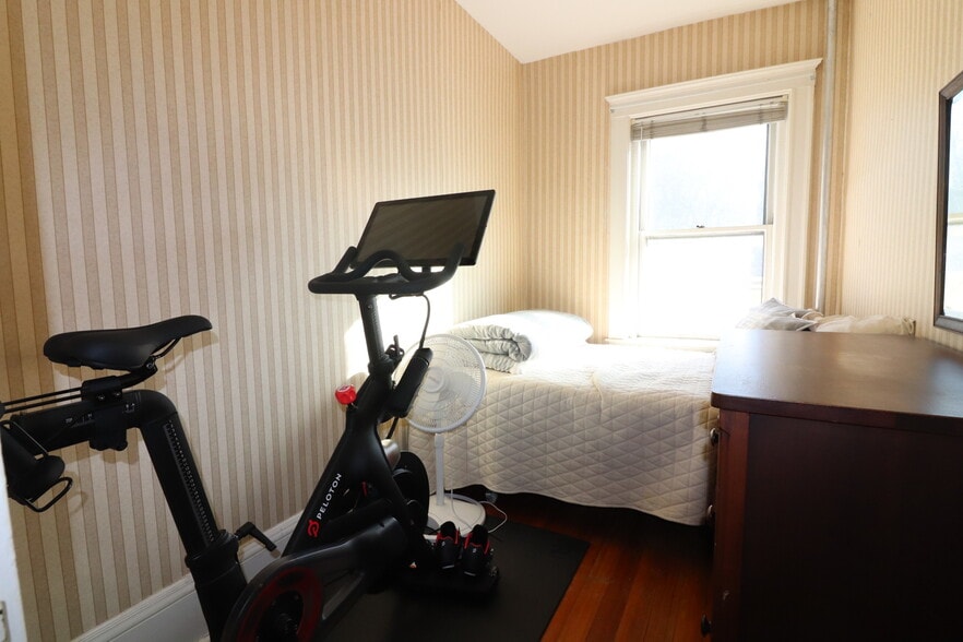 Building Photo - 551 Brookline Ave