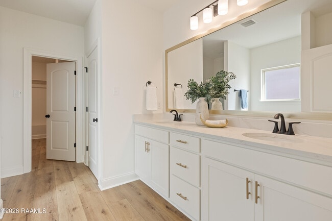 Building Photo - 107 Lotus Ln