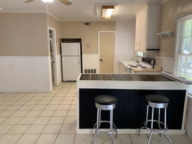 Primary Photo - 1 Bedroom Duplex located in Historic Valdo...