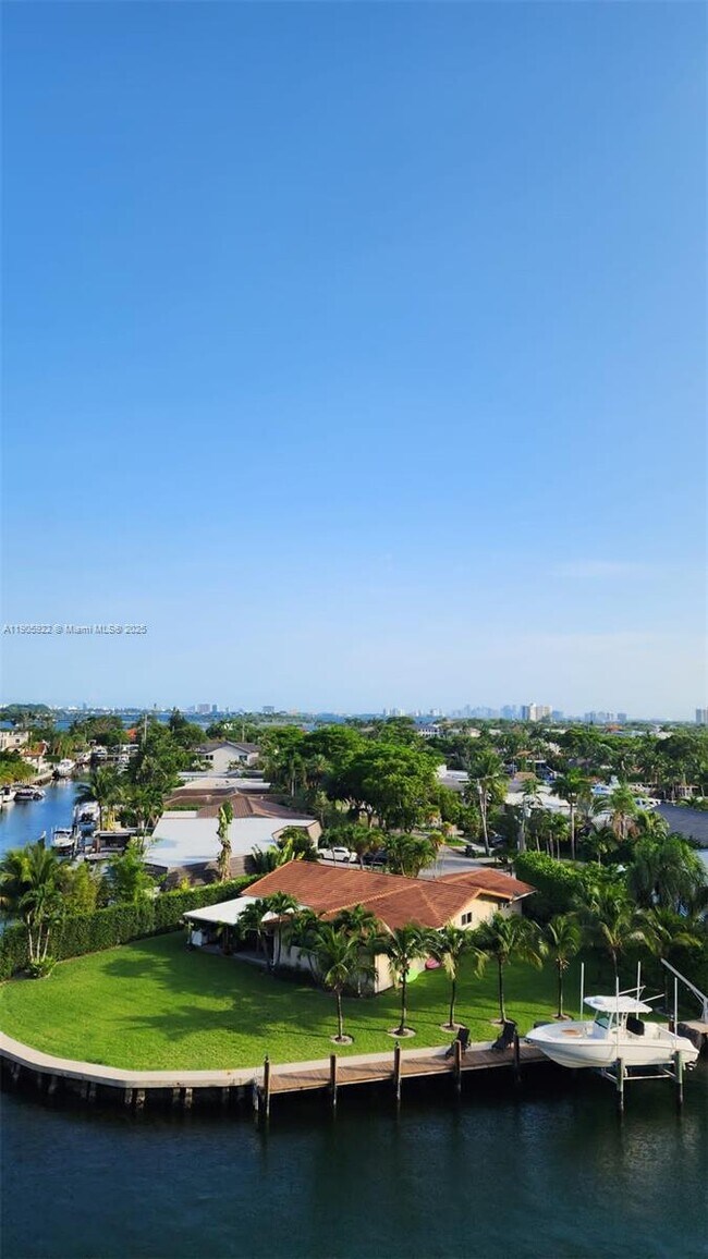 Building Photo - 2500 NE 135th St