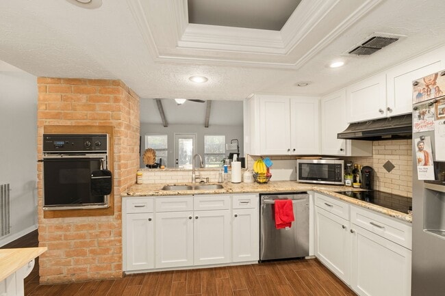 Building Photo - 9262 Friendship Rd