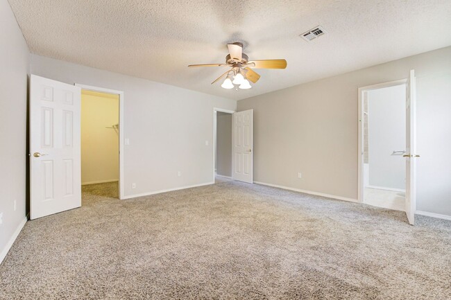 Building Photo - ** Move-In Special - $500 Off ** Charming ...