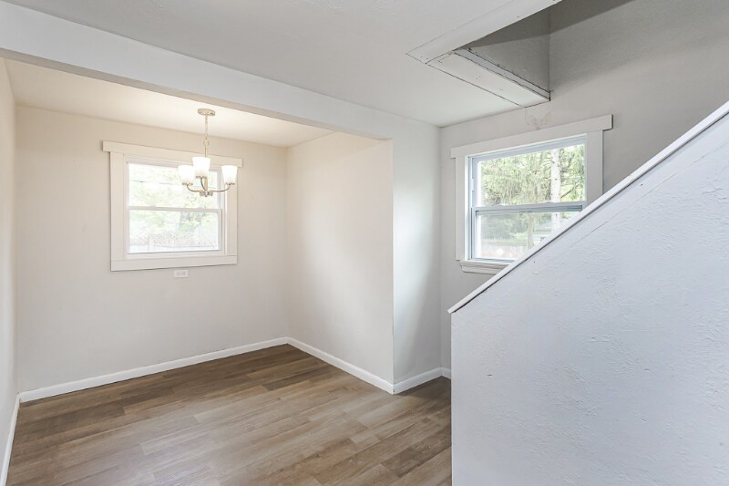 Building Photo - 4440 Fairview Dr