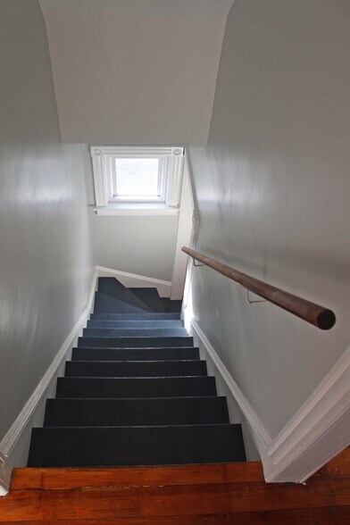 Building Photo - 325 Firth Street