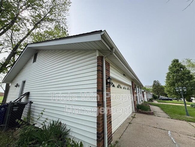 Building Photo - 11282 Ashcroft Ln