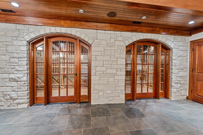 Building Photo - 12932 Sunset Bluff Ct