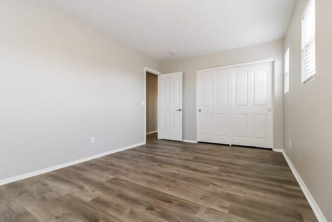 Building Photo - 18442 W Dawn Dr