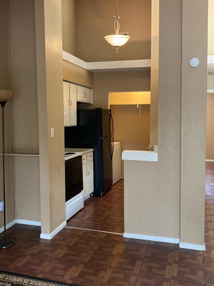 The kitchen all black applainces - 5220 Tahoe Trl