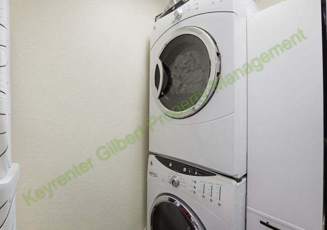 Building Photo - Resort-Style Living with Private Pool in Prime Chandler Location