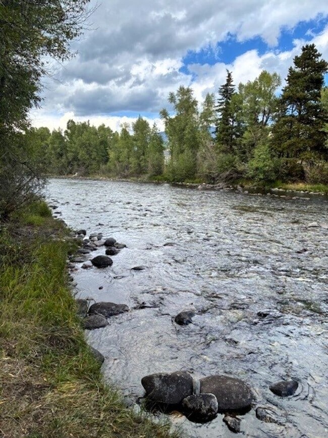 Building Photo - Long Term Rental- River West 914