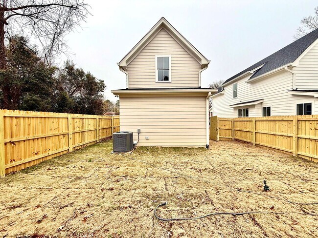 Building Photo - 3 Bedroom, 3 Bathroom Home in Durham