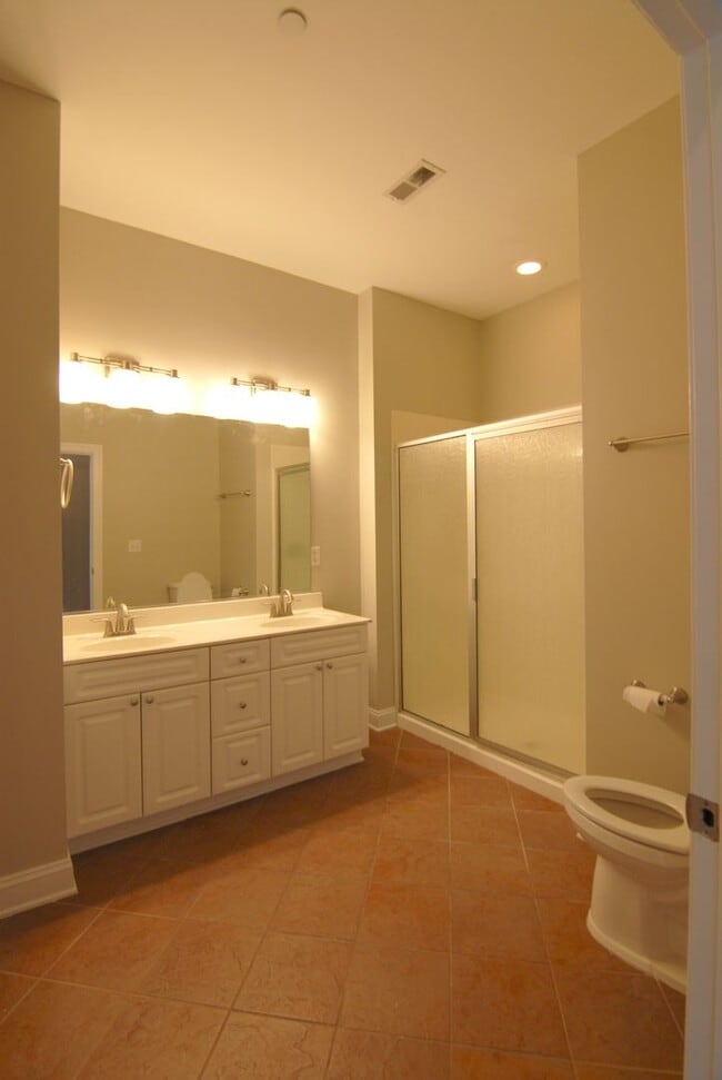 Building Photo - Downtown City Living Spacious 1 bedroom 1 bathroom in the heart of Greensboro