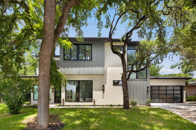 Building Photo - 2504 Bluffview Dr