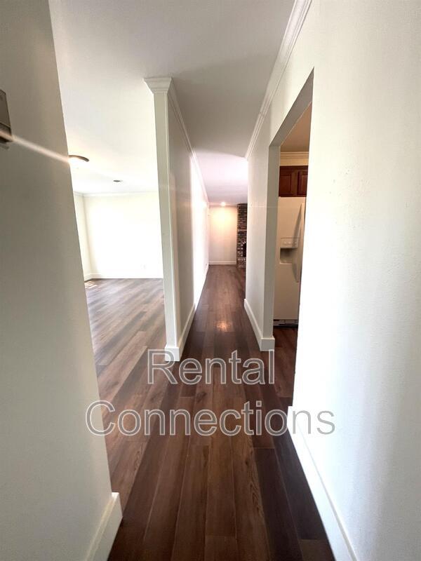 Building Photo - 3300 W Hawthorne Ct