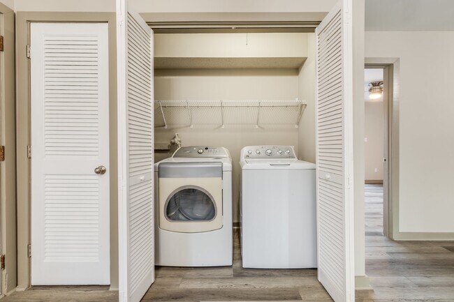 Building Photo - Fully Renovated 2-Bed Condo in Lake Wylie Woods – Prime Location with Community Amenities! $1,850...