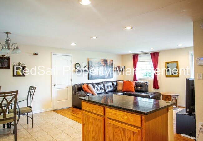 Building Photo - Carybrook Rancher!