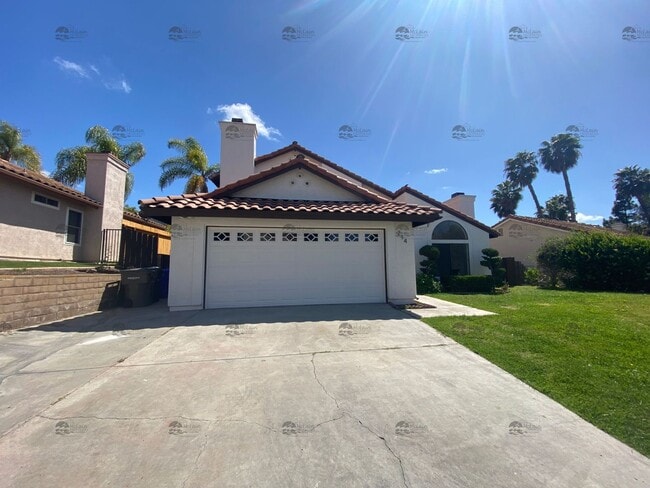 Building Photo - Updated 3BD/2BA with Air Conditioning
