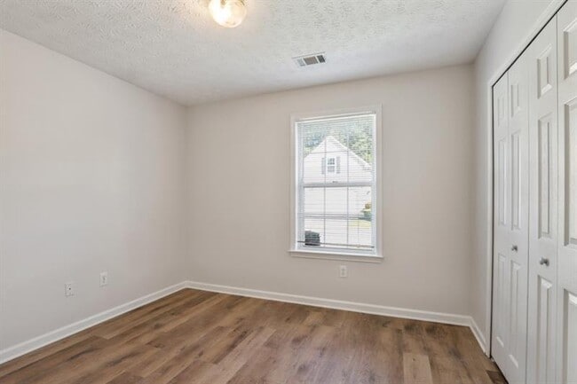 Building Photo - 2295 Winthrope Way Dr