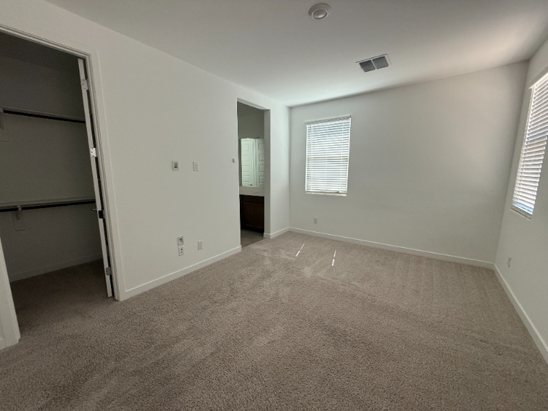 Building Photo - 8344 N 170th Ln