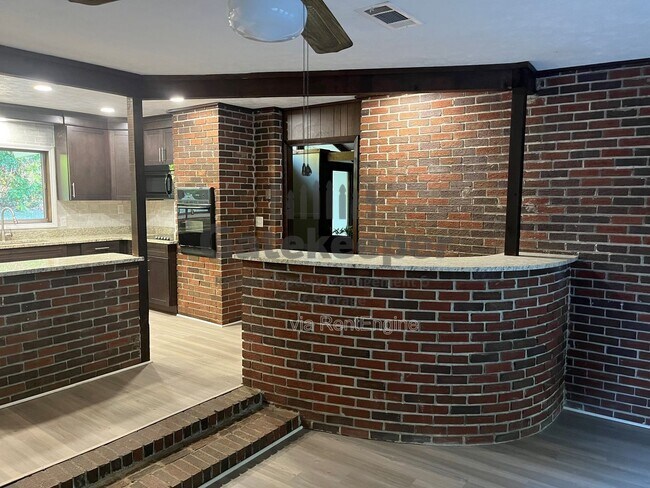 Building Photo - 163 Old Norton Rd