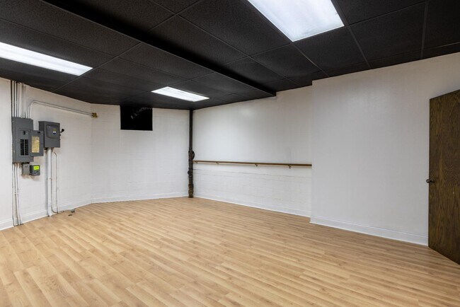 Building Photo - 1240 E Donges Ct