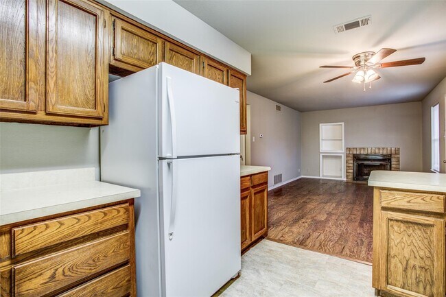 Building Photo - 3825 Camelot St