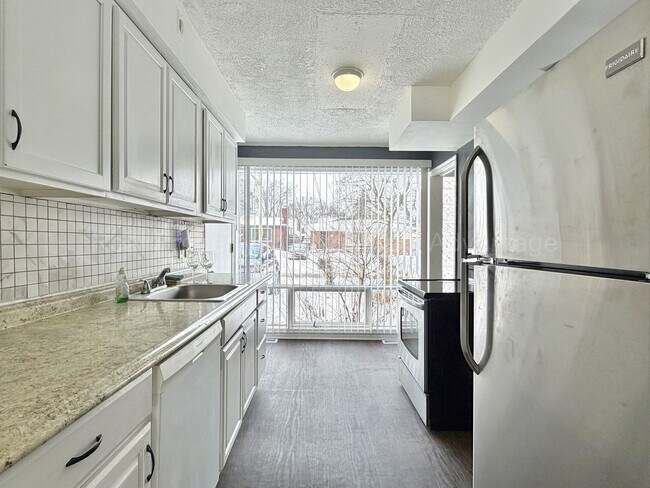 Building Photo - Beautiful Mid-Century 3 Bedroom Steps from Detroit Golf Club!