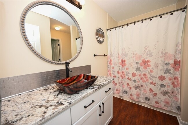Building Photo - 655 Almas Ct