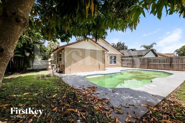 Building Photo - 2484 Albaca Dr