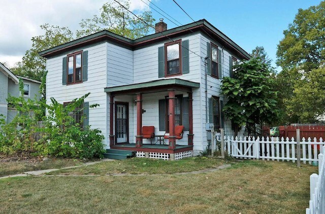 Building Photo - 706 W Kalamazoo Ave