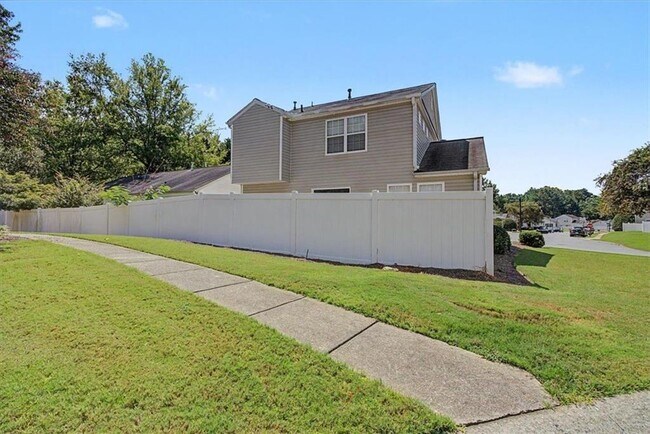 Building Photo - 980 Windcroft Cir NW