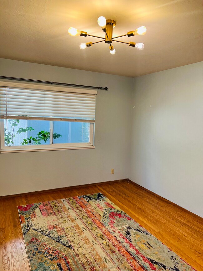 Building Photo - 4018 Coolidge Ave