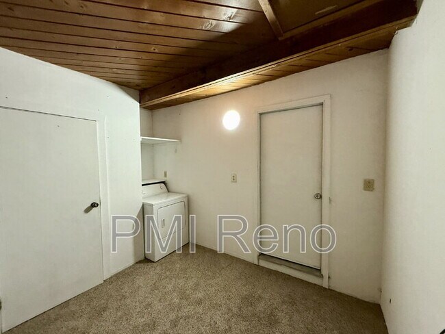 Building Photo - 335 Denslowe Dr