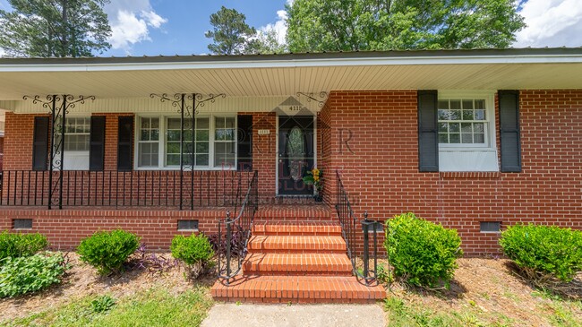 Building Photo - 4115 Lyn Dr