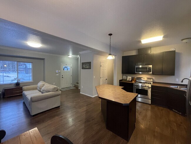 Building Photo - 2606 S Red Birch Dr