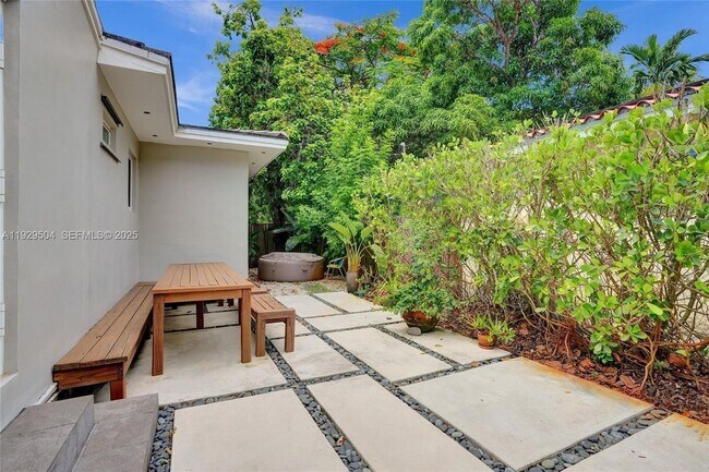 Building Photo - 5620 Alhambra Cir