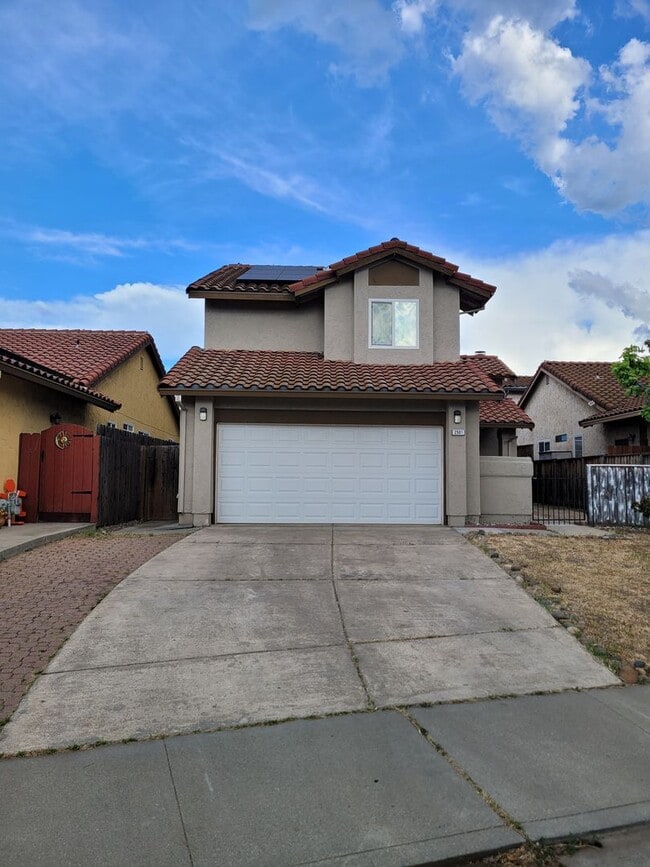 Building Photo - Charming 3-bedroom, 2.5-bathroom house with solar!