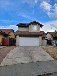 Building Photo - Charming 3-bedroom, 2.5-bathroom house with solar!