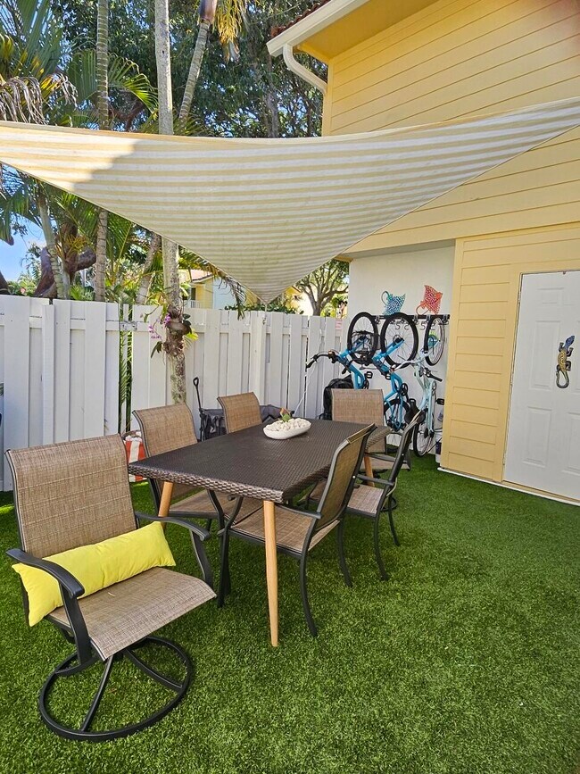 Primary Photo - 226 Seabreeze Cir