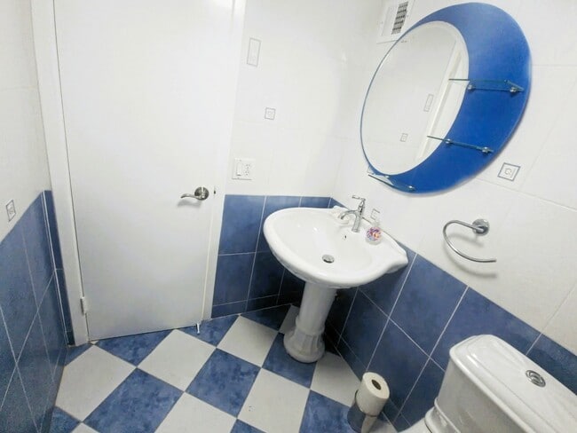 Building Photo - 1833 S Ocean Dr