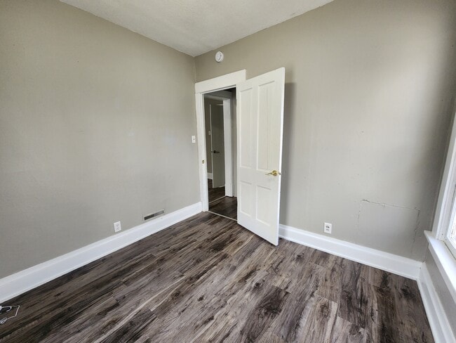 Building Photo - 113 Maplewood St